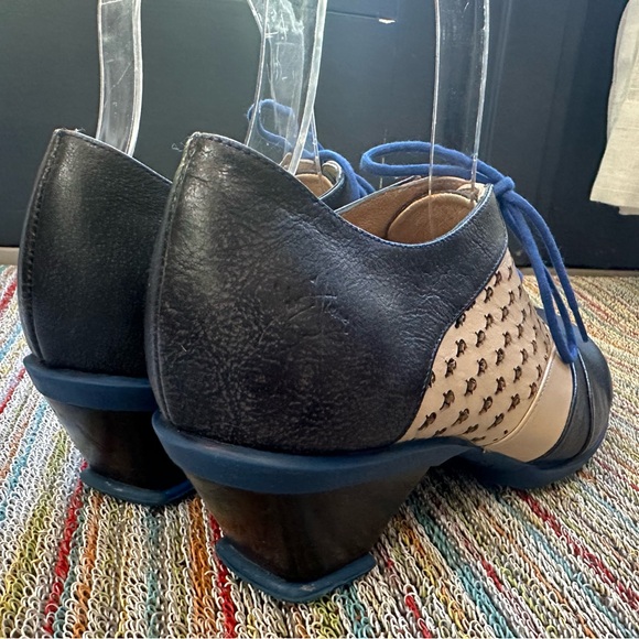 Fluevog NEARLY NEW Hopes Promise navy/cream lace up heels w/ F cutouts - 7.5/8 - Picture 3 of 16